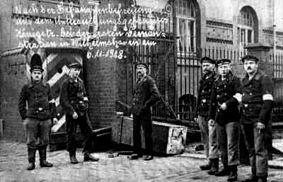 6. November 1918: Matrosen befreien Gefangene aus dem Gefängnis Wilhelmshafen