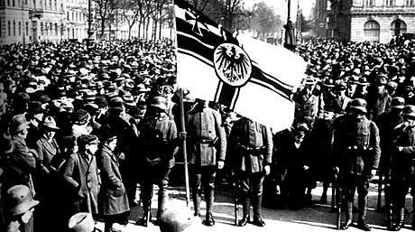 Kapp-Putsch im März 1920 auf dem Schlossplatz in Berlin