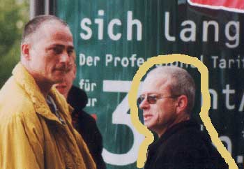 Hanisch zusammen mit Claus Schade (NPD) bei einem NPD Stand am  24.04.2004